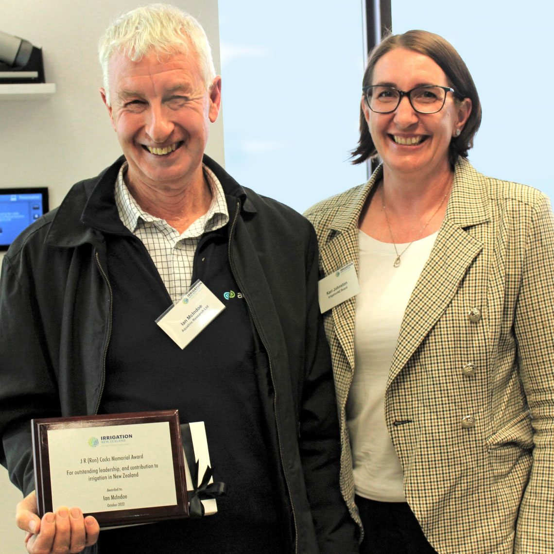 ian-mcindoe-awarded-ron-cocks-award-2022-from-irrigation-new-zealand-new-zealand